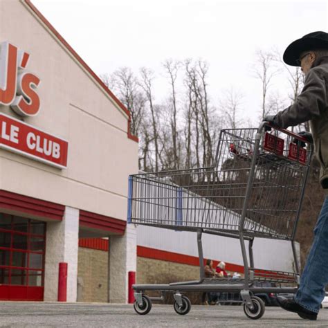 Major car rental company closes multiple locations unexpectedly - TheStreet