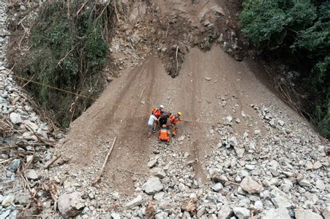 四川泸定6.8级地震抢险救援抓紧进行