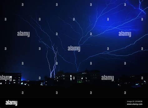 Thunder Lightning Rain Weather 的图像结果