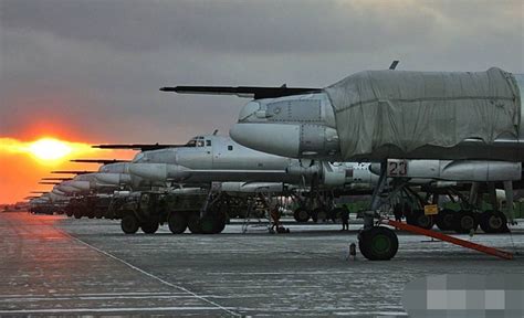 画风突变，俄罗斯境内机场遭到无人机攻击，乌军具备远程打击能力_凤凰网