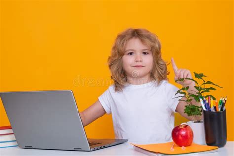 Child Using Computer 的图像结果