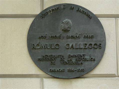 Placa 'Aquí visqué i escriví Rómulo Gallegos'
