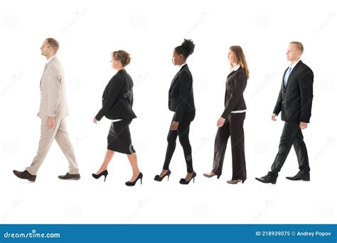 Business People Walking Side Profile 的图像结果