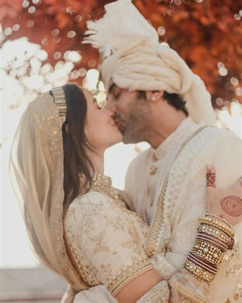 Try These Celebrity Inspired Poses For Your Wedding Photoshoot