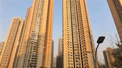 实拍重庆60层超高住宅楼，万一停水停电腿会爬断，太吓人啦,时事,地区发展,好看视频