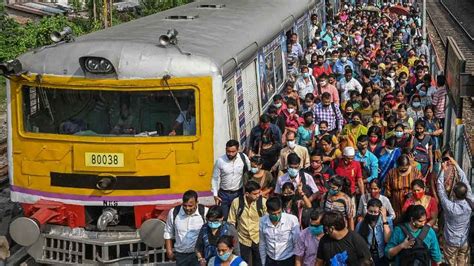 Local Train in West Bengal 的图像结果