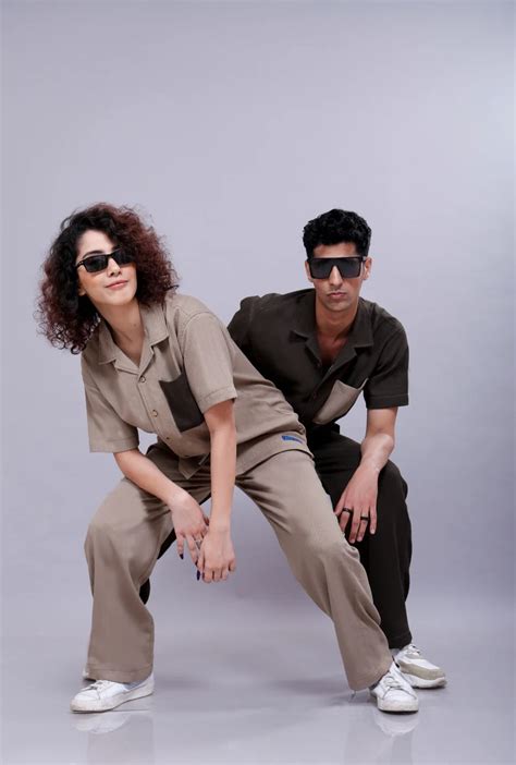 Ultimate Guide to Matching Clothes for Couples | 2025 – 15 BUTTONS