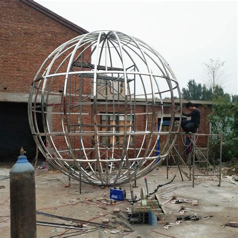 不锈钢镂空圆球体雕塑公园广场户外景观学校小区装饰大型摆件定制-阿里巴巴