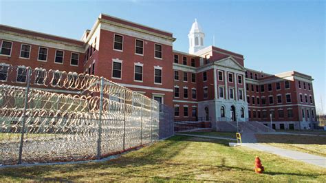 As COVID spread in federal prisons, inmates at high risk were denied ...