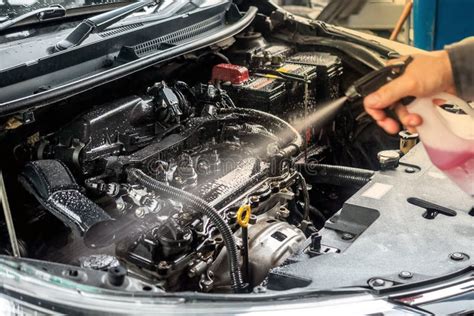 How to Clean Engine Compartment 的图像结果