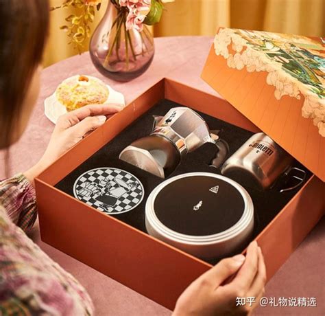 定亲礼物要送什么最新素材