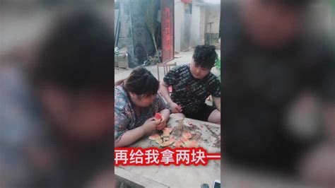 小伙吐槽260斤胖妞吃西瓜，接下来的一幕小伙的举动让人哭笑不得_腾讯视频