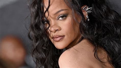 Rihanna Offers Inspiring Performance Of 'Black Panther: Wakanda Forever ...