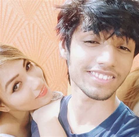 Zoya Rathore Wiki, Age, Biography, Boyfriend, Family & Networth