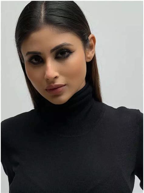 Bollywood stars go power dressing in black | Times of India