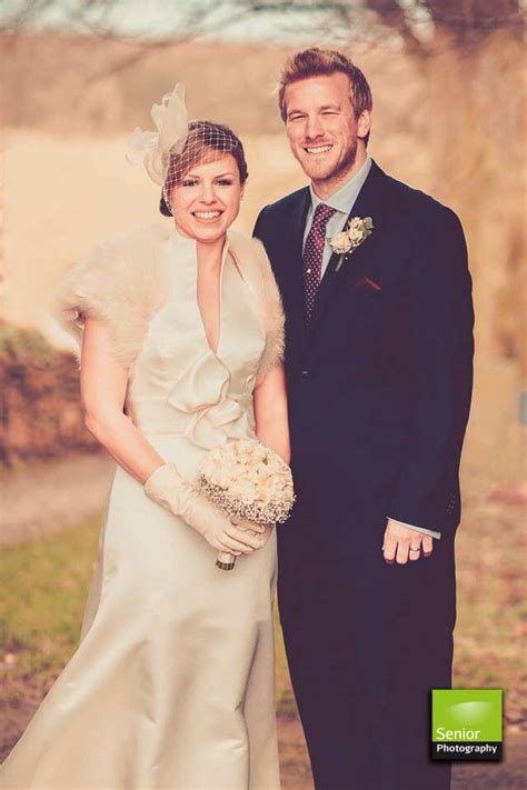 Windy Day Bride 的图像结果