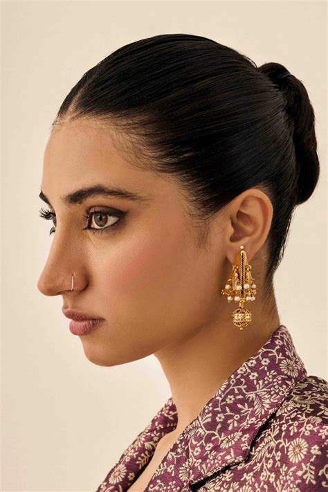 Meen Trikon Studs - Elahe