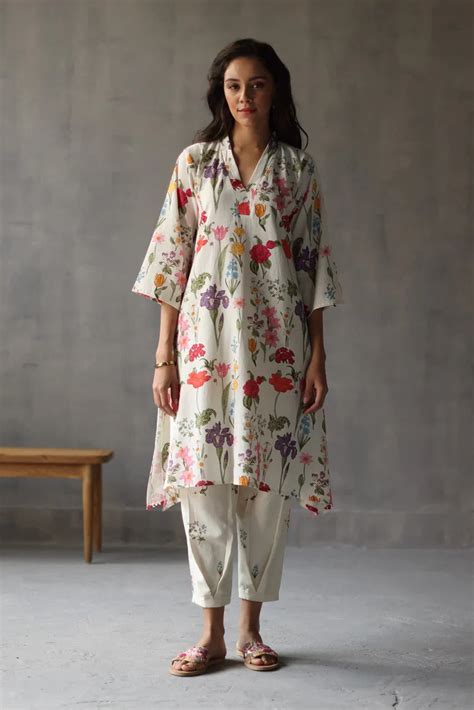 Primrose Charm Printed Floral Rayon Kurta Set – Nari Poshak