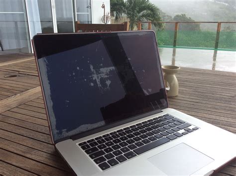 Telas manchadas em MacBooks Pro Retina