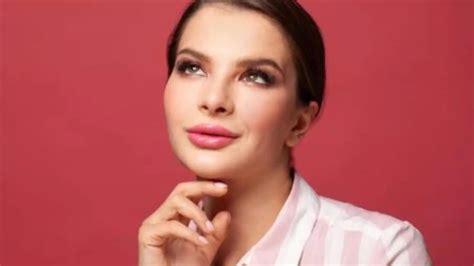 How to Get Glossy Lips Naturally: Easy Steps for a Shiny Pout
