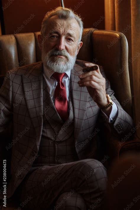 Old Businessman 的图像结果