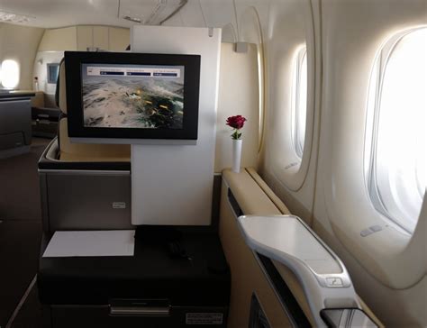 Business Class vs First Class 的图像结果