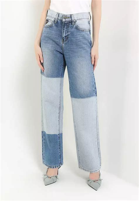 4 best wide-leg & high-waist jeans for women
