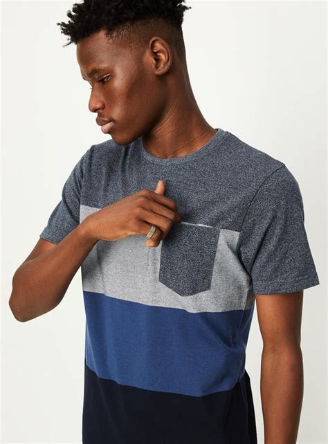 Buy Men Slim Fit Textured Crew Neck T-shirt Online at just Rs. 599.0 ...