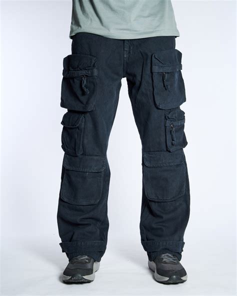 Buy Men's Black Cargo Pants Online in India at Bewakoof
