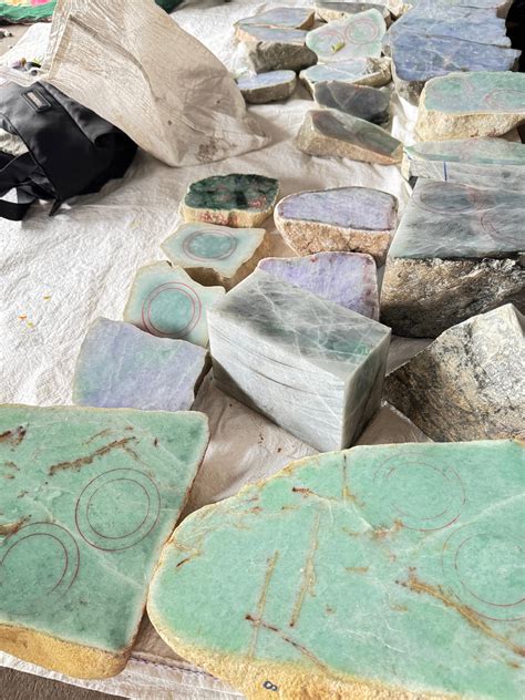 Why You See So Many Cracks in Jadeite Bangles: The Truth About Apple G – TATHATA