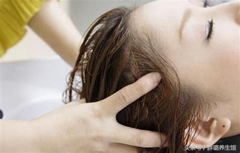 正確洗頭的4大步驟，做錯嚴重損傷頭髮，很多人都洗錯了 - 每日頭條