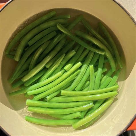 Sautéed Green Beans With Garlic - End of the Fork
