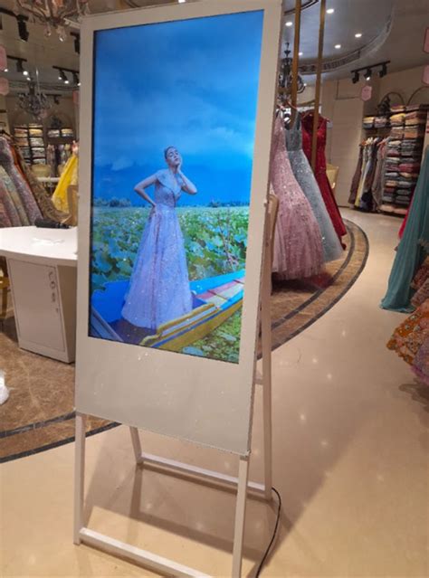 Digital Standees and Fabricated Displays - Intelisa