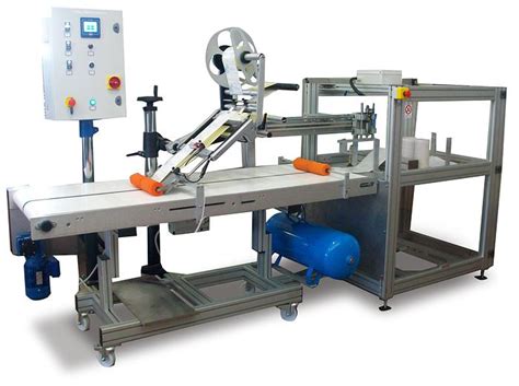 Labelling machine for envelopes