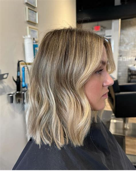 Pin by Courtney Mackay on Hair 25 in 2025 | Balayage hair blonde short ...