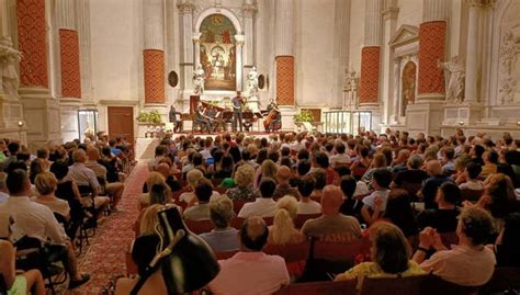 Concierto de música clásica en la iglesia de San Vidal, Venecia ...