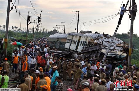 印度火车发生追尾事故 至少7人死亡(组图)-搜狐新闻