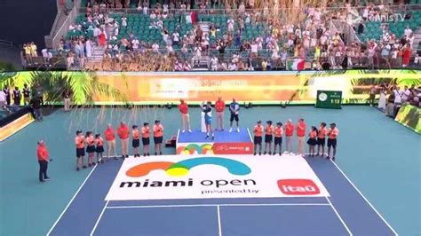Miami Open: Jannik Sinner's trophy lift