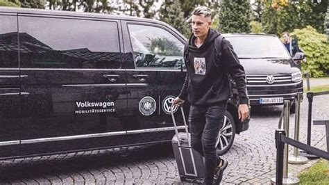 Manchester City vs Leeds United Players – Who Has Better Cars? » Car ...