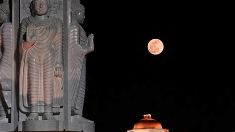 2023's first lunar eclipse dims moon slightly. See photos | Hindustan Times