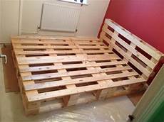 letto con pallet un letto con i pallet ecco 15 idee da cui trarre letto con pallet un letto con i pallet ecco 15 idee da cui trarre