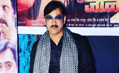 छह लाख के मोबाइल जैसे शौक रखता है 'गदर-2' का ये एक्टर, जीता है ऐसी ...