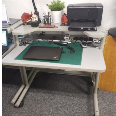 Computer Table Two Layers 的图像结果