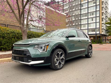 Hybrids at their best: Kia’s 2023 family-friendly, $29K Niro gets 53 ...