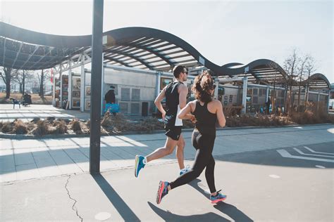 Person Walking Outside 的图像结果