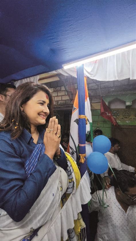 Hooghly: Rachana raises concerns of inadequate lighting near EVMs