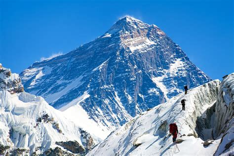 42 High-Altitude Facts About Mount Everest