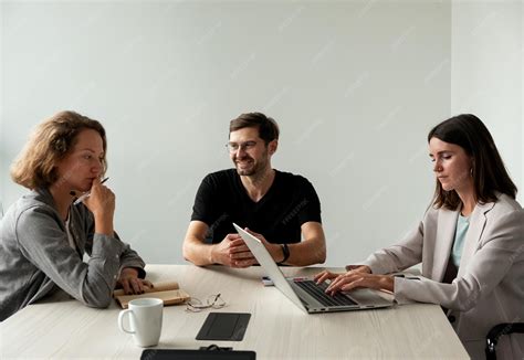 Table Meeting Examples 的图像结果