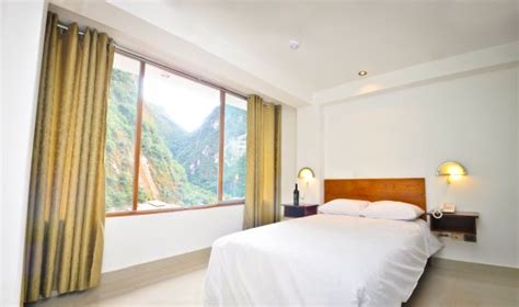 CAREFUL *** WE GOT STOLEN WHILE AT THIS HOTEL **** - Review of Flower's ...