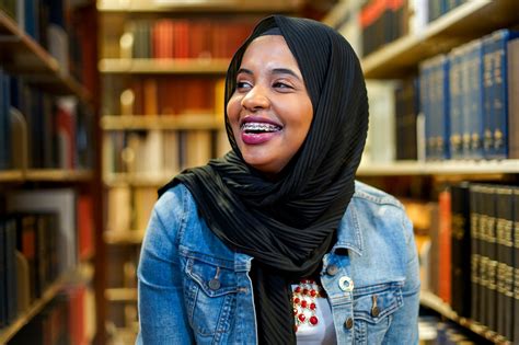 Former Somali refugee inspires children with illustrated book | UNHCR India